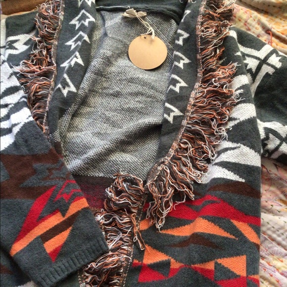 1 left!! ❤️Grey Skies Aztec Blanket  Western Fringe Blanket cardigan sweater - Picture 11 of 13